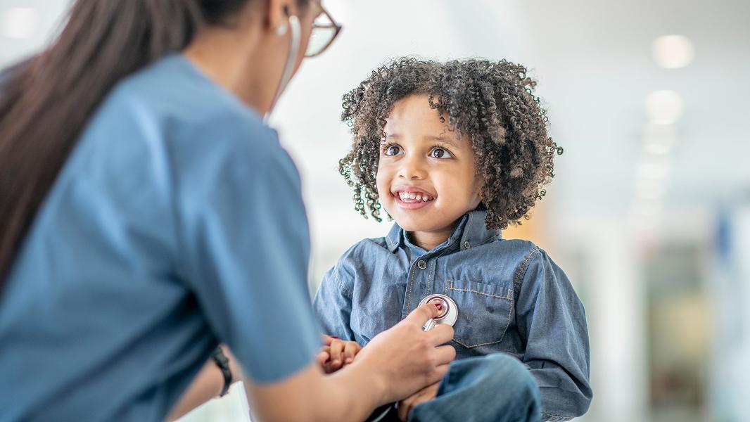 Atención experta, adaptada a las necesidades de los niños en crecimiento.