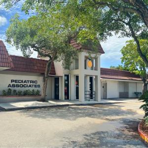 94-Hollywood-storefront