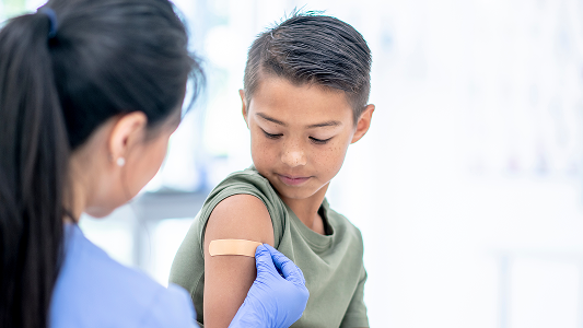 Nuestros Pediatra están alzando la voz mientras Florida valora los cambios en las normas de vacunación escolar